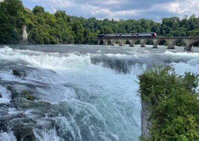 Rheinfall Schaffhausen - Brücke mit Zug